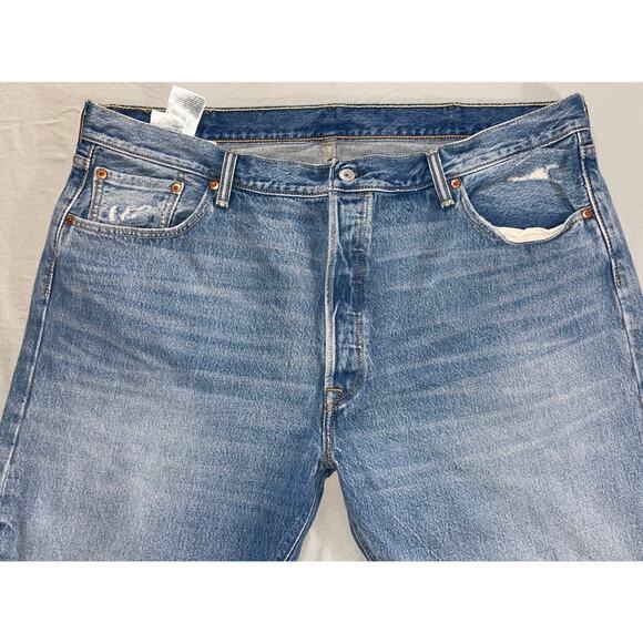 Levi's 501 Classic Straight Button Fly 100% Cotton Denim Jeans. Light Wash 42X30 - Picture 5 of 8